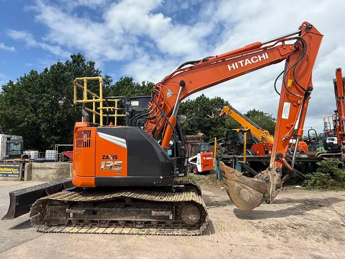 2つセット 6 Ton+ Excavators – Equipment Sales