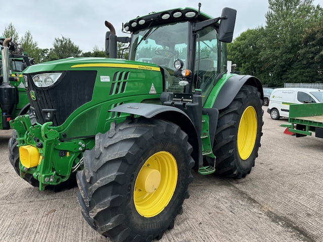 2021 John Deere 6215R