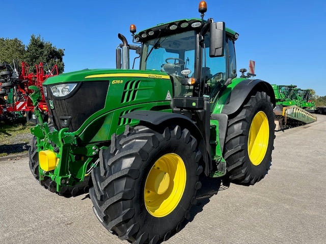 2019 John Deere 6215R
