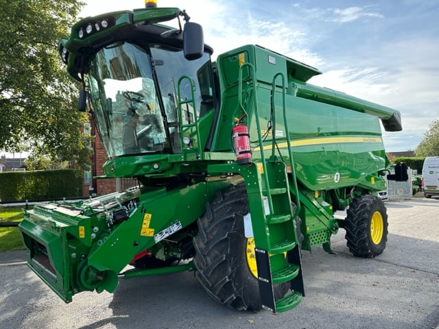 2021 John Deere T550 Combine