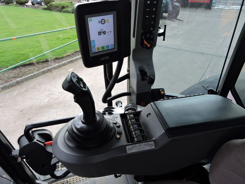 JCB 4220 TRACTOR Equipment Sales