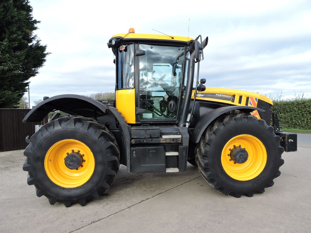JCB 4220 TRACTOR Equipment Sales