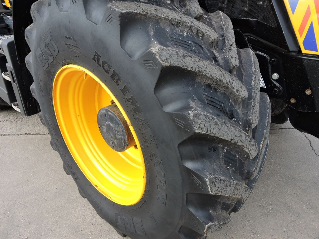 JCB 4220 TRACTOR Equipment Sales